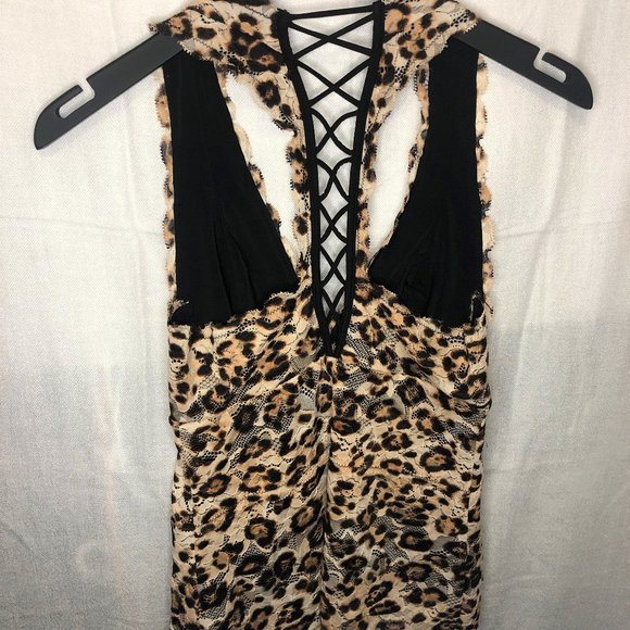 GUESS leopard lace top w v-neck & criss cross back - Picture 3 of 3